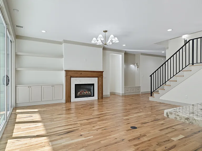 3921 S Madison Ave — Photo 41