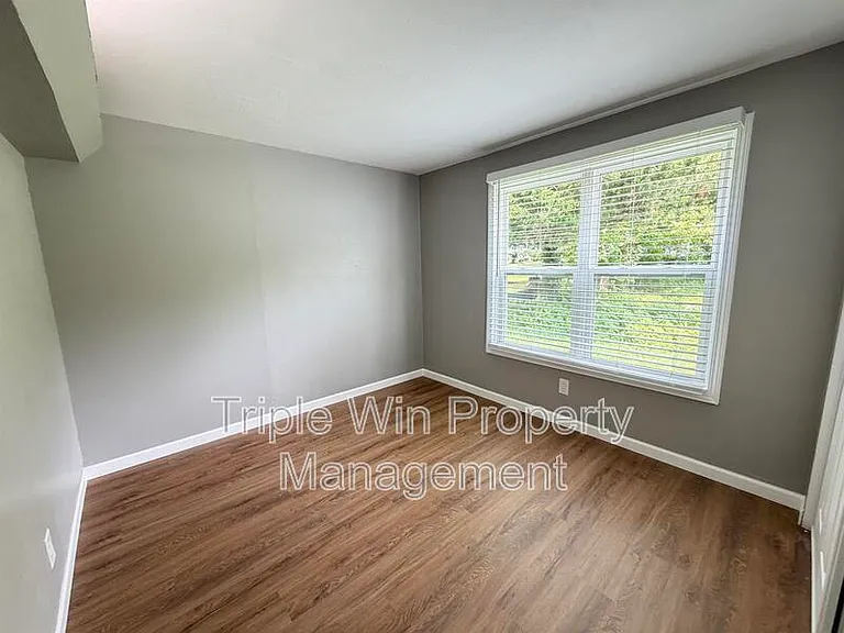 2308 Huntington Ave — Photo 20