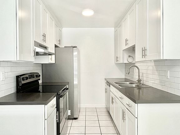 4th image of 1401 Douglas St APT 6