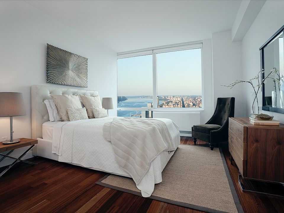 2nd image of 620 W 42nd St APT S35b