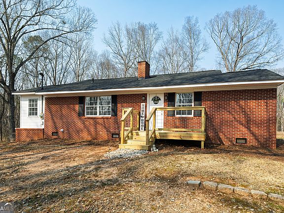 2nd image of 623 Moore Rd