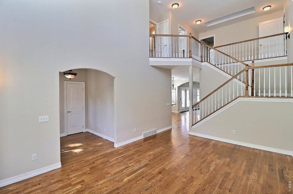 1106 Crescent Dr
