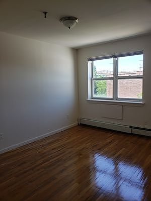 3rd image of 2520 Crescent St #C3