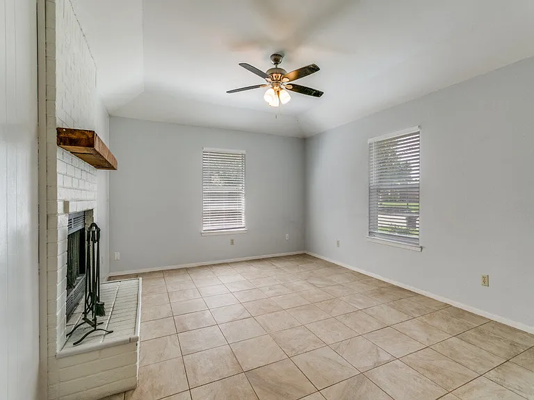 980 Meadow Cir S — Photo 7