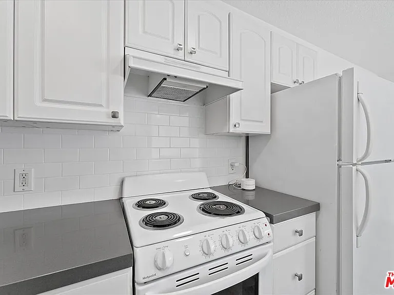 721 Beloit Ave — Photo 8