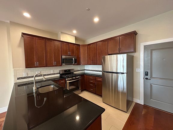 4th image of 601 N 2nd St APT 306
