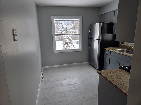3rd image of 205 N Edgelawn Dr APT C