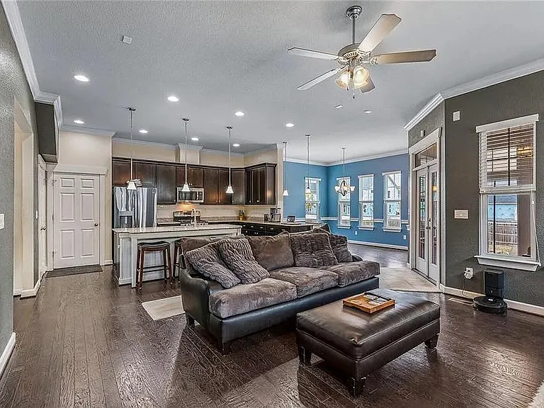 1702 Garwood Ln — Photo 12