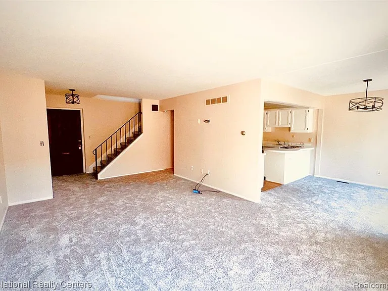 18268 University Park Dr — Photo 4
