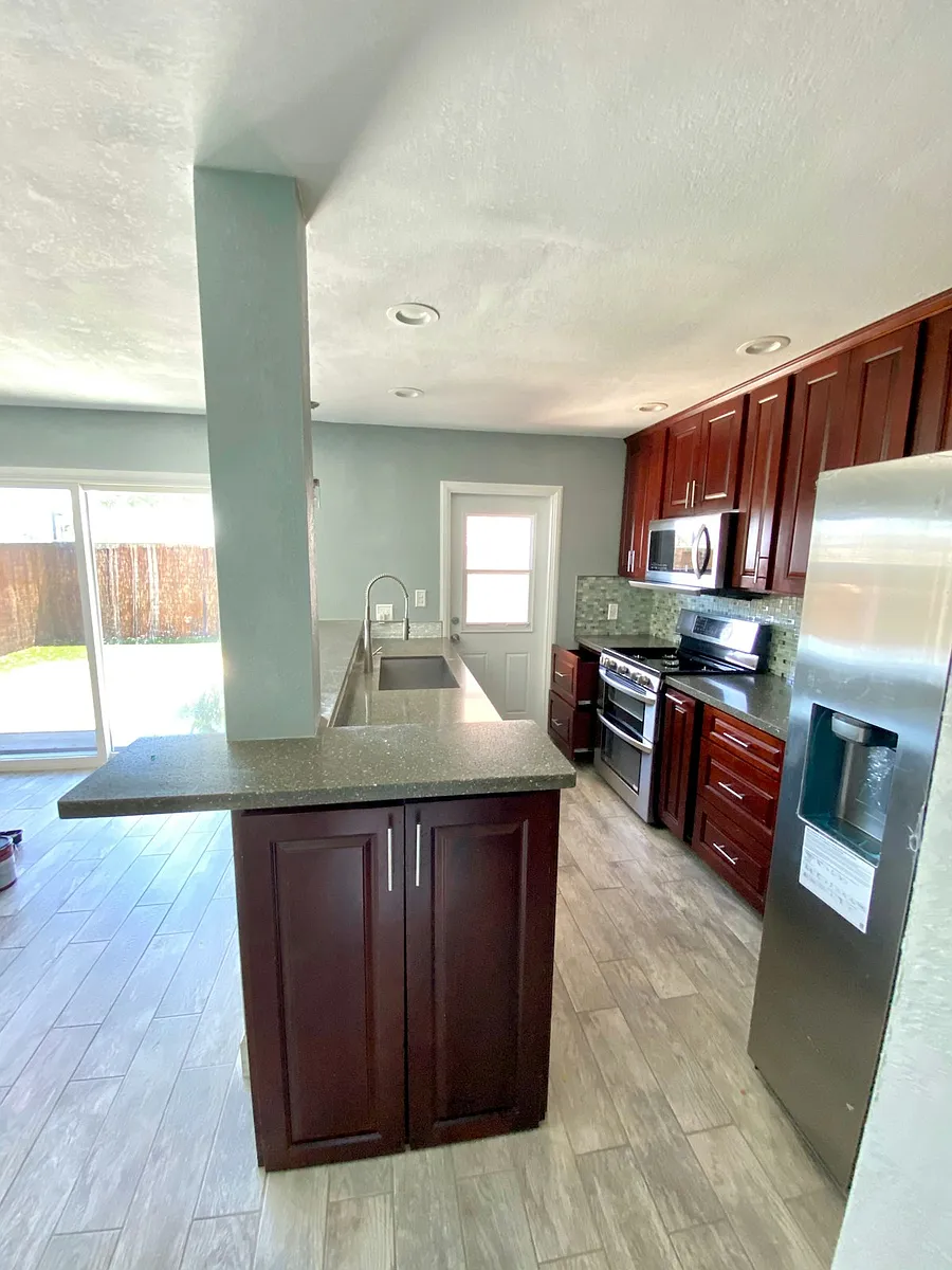 Wrap around counter space - 94-1194 Kipaa Pl
