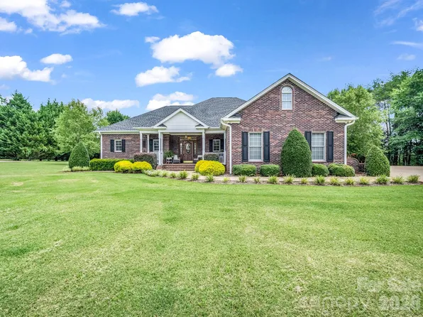 343 Countryside Dr, Forest City, NC 28043