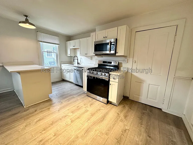 30 Ganster St — Photo 4