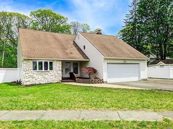 2nd image of 1679 Claas Ave