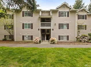 19230 Forest Park Dr NE APT L340, Lake Forest Park, WA 98155