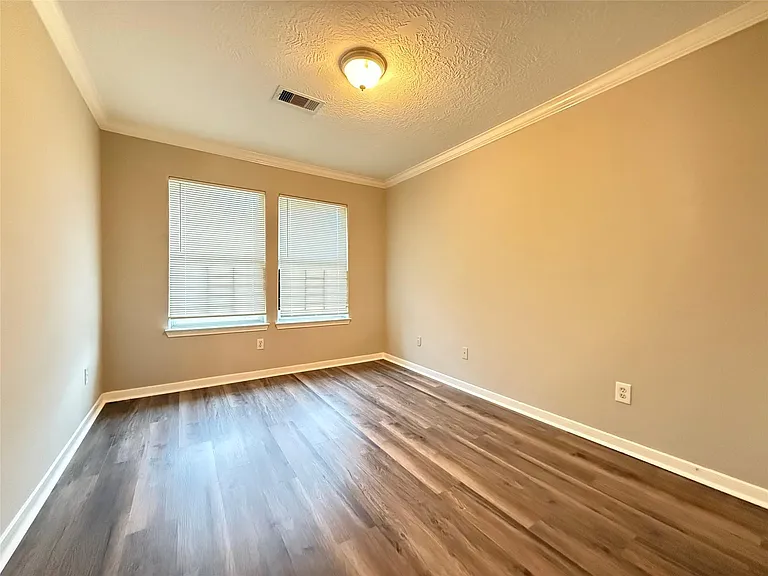 4402 Larkspur St — Photo 11