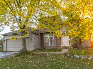 4 Carl Ct, Lake In The Hills, IL 60156