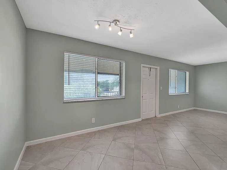 1250 Miami Rd #11 — Photo 15