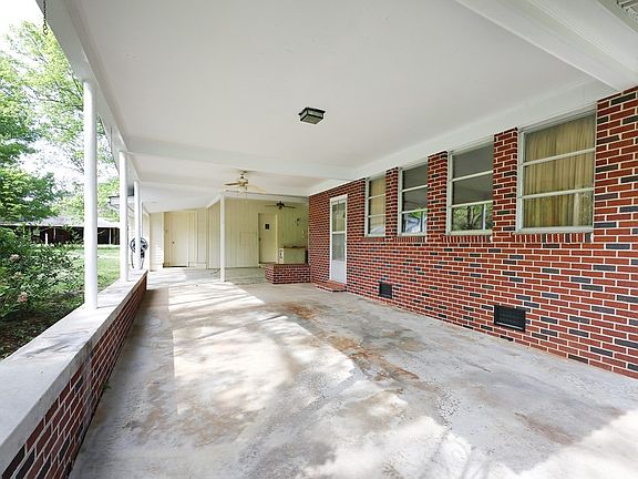 3rd image of 213 Church St
