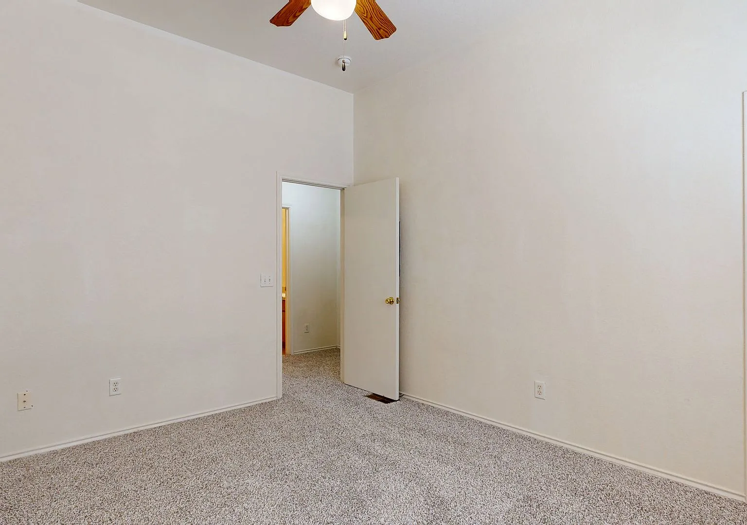 2 Weeks Free + $875 Rent + New Carpet In A Two Bedroom Townhouse — Photo 4