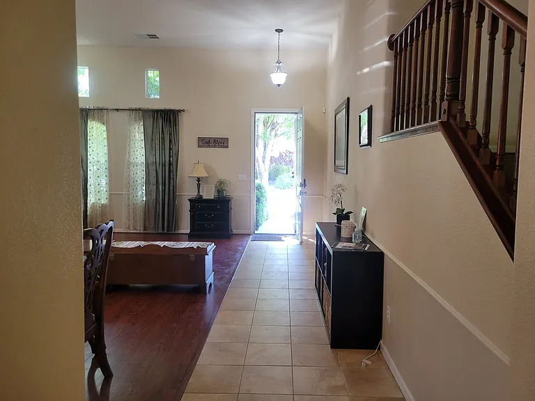 676 Whitfield Ln — Photo 2