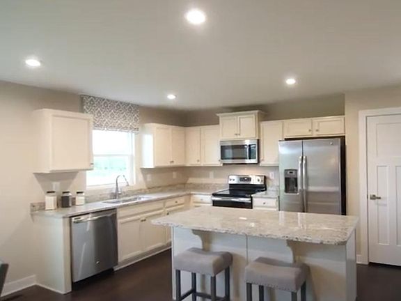 2nd image of 11413 Emerald Dr