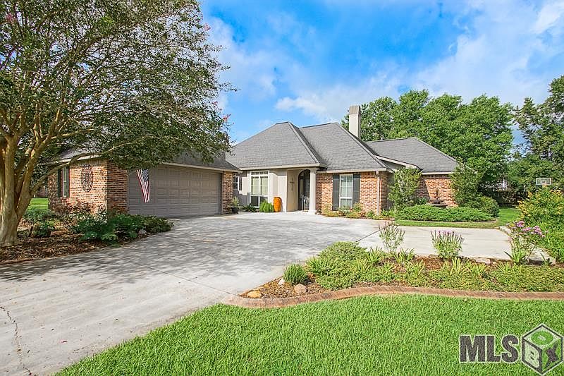 1st image of 15493 Therese Ct