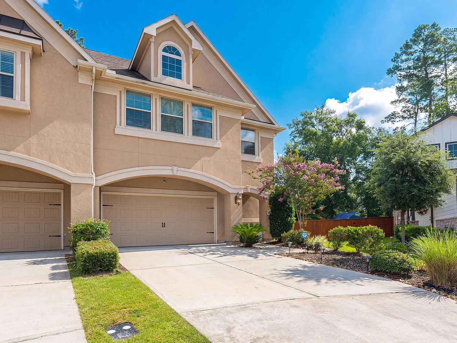 3 bed, 2.5 bath, 2204 sqft, $2,600 — Photo 3