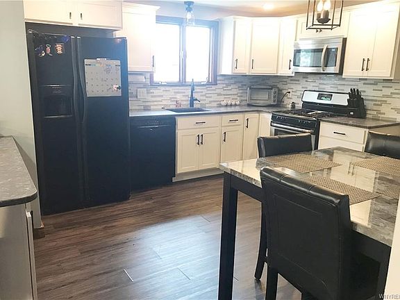 2nd image of 221 Castlewood Dr