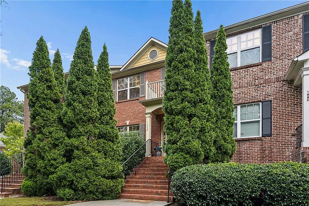 3 bed, 3.0 bath, 1540 sqft, $2,450 — Photo 1