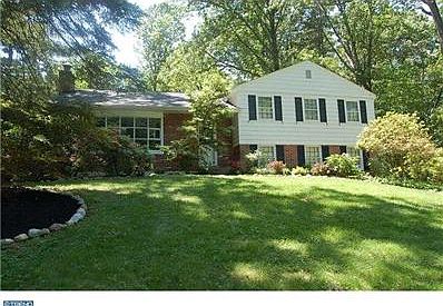 2nd image of 736 W Valley Rd