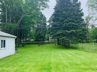 21712 Ridgeway St, Saint Clair Shores, MI 48080