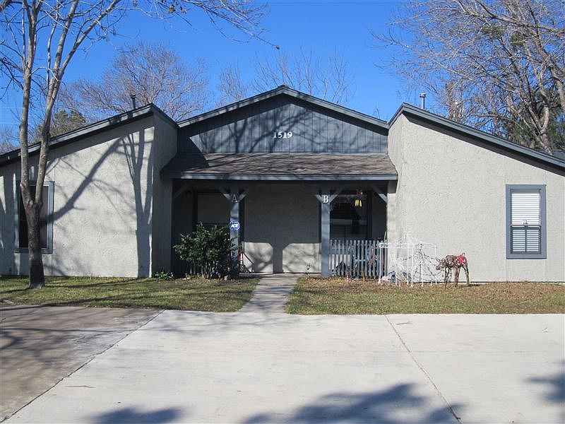 1519 Pineridge