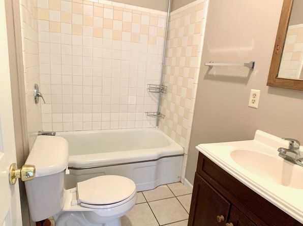 805 7th St, 805 7th Ave #3, Dodge City, KS 67801