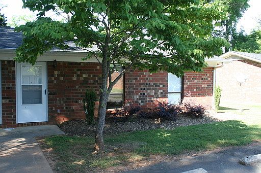 1st image of 102 Heritage Dr