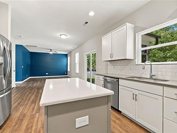 5th image of 236 Colonnade Dr