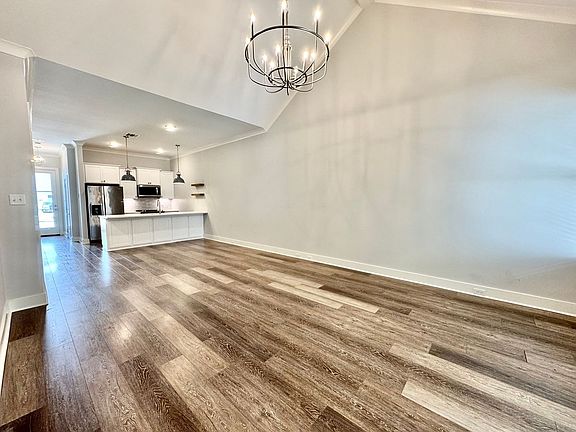 4th image of 17530 Comfort Blvd