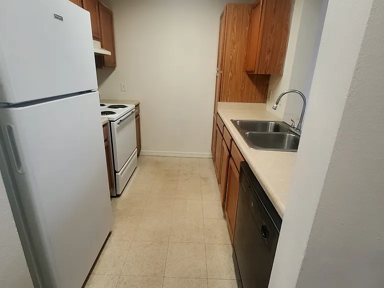 Hilldale Springs Cres — Photo 9