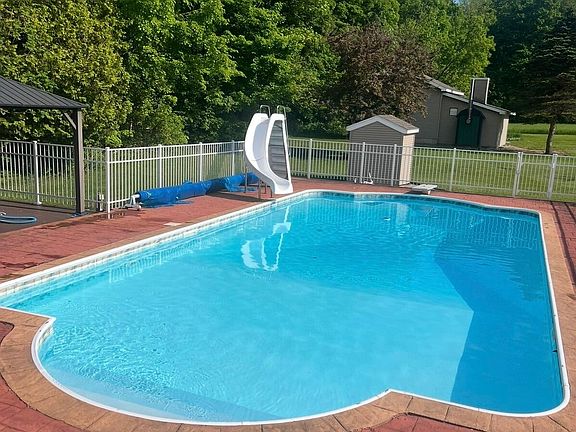 5th image of 253 W Church St