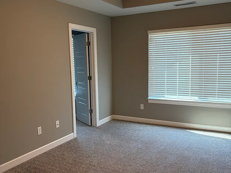 406 W Mike St #401 — Photo 4
