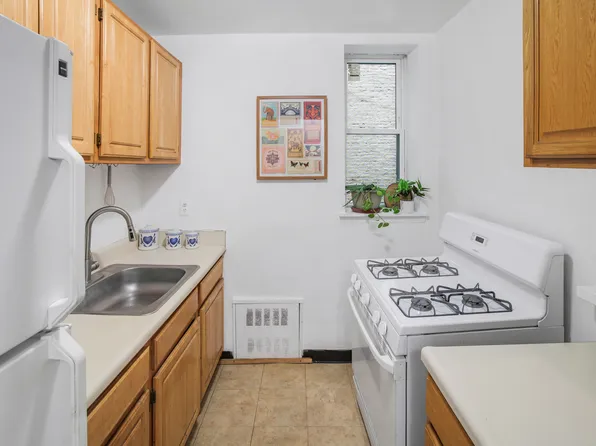 355 Saint John's Place image 5 of 9