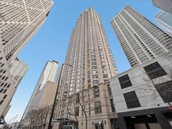 401 E Ontario St APT 604, Chicago, IL 60611