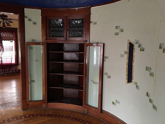 5th image of 102 S Academy St