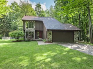 3898 E Johns Ln, Midland, MI 48642