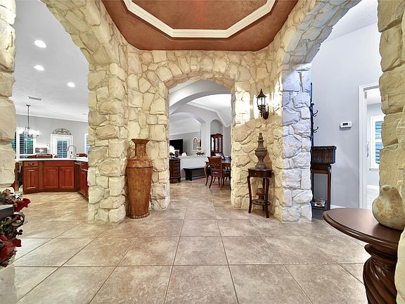 5th image of 1833 Pembrook Cir