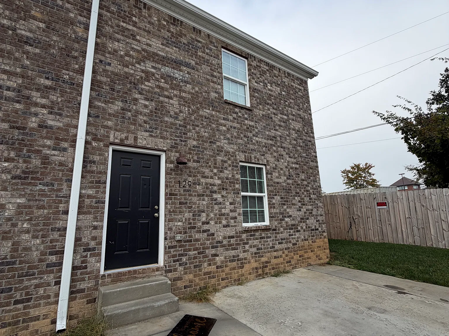 2 bed, 1.5 bath, 1200 sqft, $1,400 — Photo 1