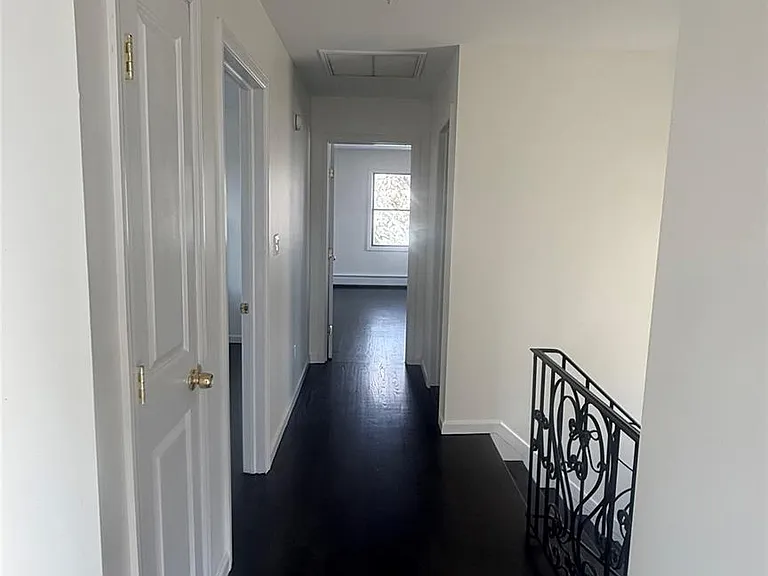 1318 Post Ave — Photo 10
