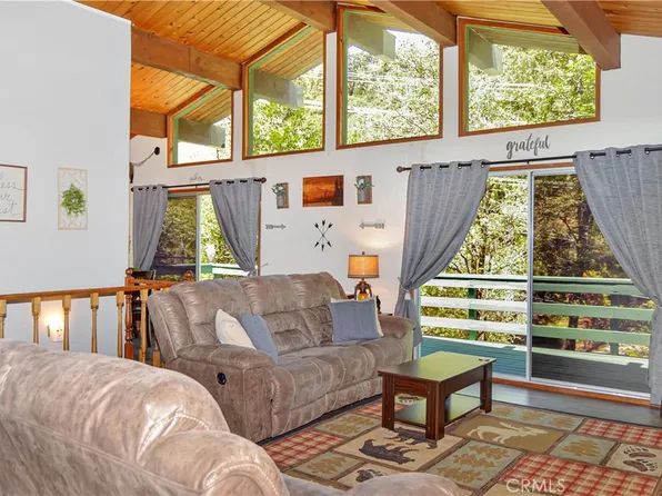 23641 Manzanita Dr, Crestline, CA 92325