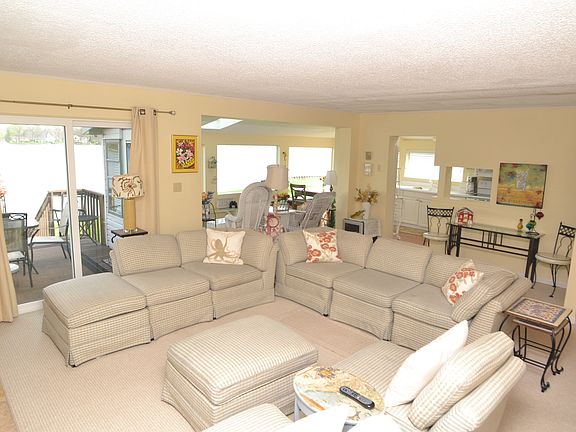 3rd image of 1216 Lakeview Dr
