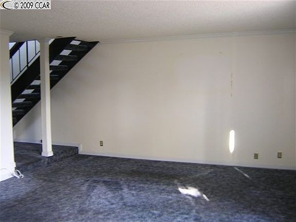 4th image of 67 Villa Dr