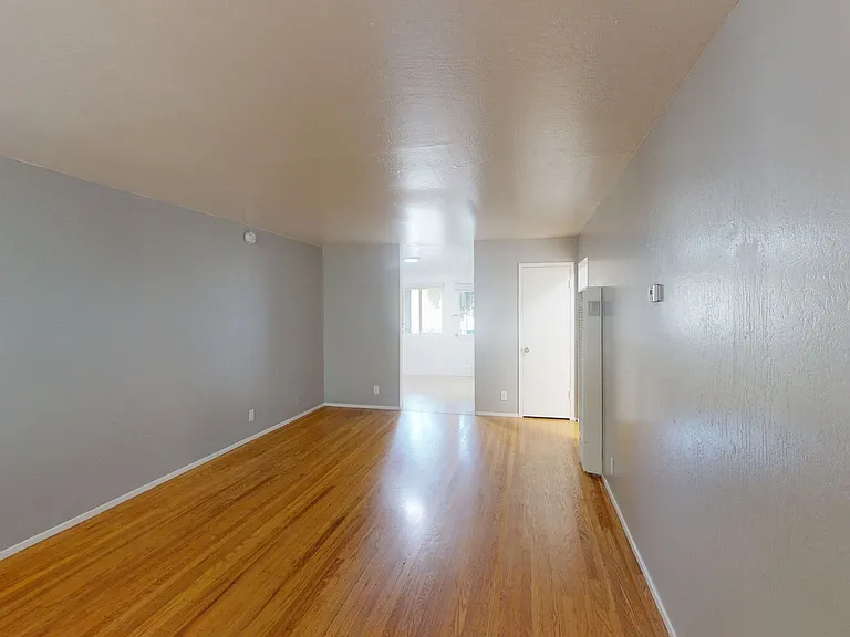 2425-2429 Humboldt Ave — Photo 3